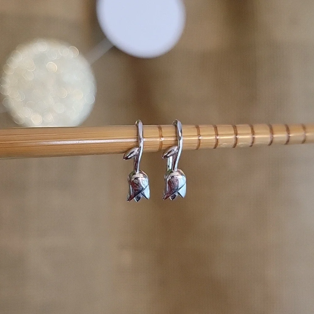 🔥LAST PAIR🔥 STERLING SILVER TULIP HUGGIES